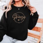 Hanorac dama brodat Stronger Than The Storm1